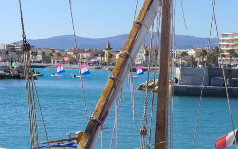 Cagnes-Sur-Mer 156: Vand, Båd, Himmel, Vandfartøjer, Både Og Sejlsport - Udstyr Og Materiel, Mast, Skibskonstruktion, Sailing, Sejlbåd, Sø