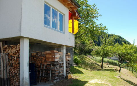 Baita Monti di Piazzogna: Plante, Ejendom, Bygning, Himmel, Vindue, Træ, Skygge, Træ, Land Lot, Sommerhus