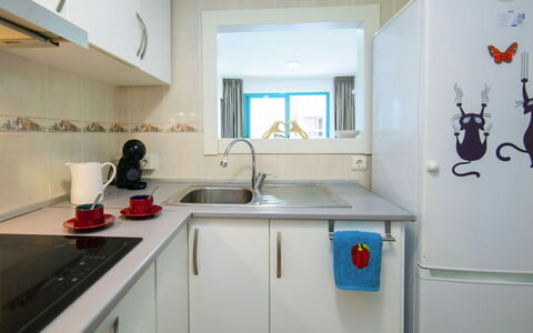 Atrium Iii Centro Mar: Køkken, Countertop, Større Bandage, Køkken Apparat, Indretning, Køkkenvask, Gulvbelægning, Komfur, Cabinetry, Møbel