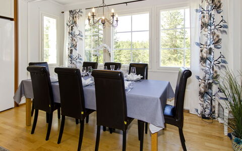 Villa Adalmina: Møbel, Indretning, Træ, Bord, Gulvbelægning, Hjem, Køkken & Spisebord, Loft, Stol, Spisestue