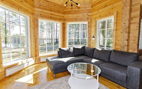 Villa Eläntätila: Træ, Gulvbelægning, Etage, Møbel, Trægulve, Indretning, Køjeseng, Værelse, Bejdse, Hårdttræ