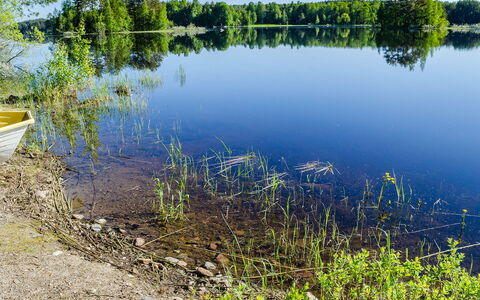 Villa Eläntätila: Møbel, Stol, Udendørs Møbler, Bord, Træ, Udendørs Bord, Køkken & Spisebord, Skygge, Have, Paraply