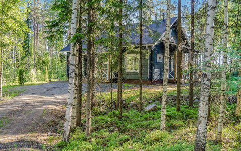Villa Eläntätila: Møbel, Stol, Udendørs Møbler, Bord, Træ, Udendørs Bord, Køkken & Spisebord, Skygge, Have, Paraply