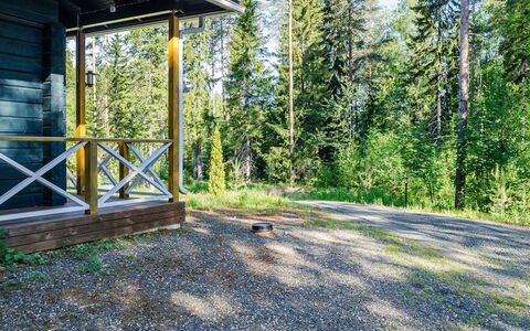 Villa Eläntätila: Møbel, Stol, Udendørs Møbler, Bord, Træ, Udendørs Bord, Køkken & Spisebord, Skygge, Have, Paraply