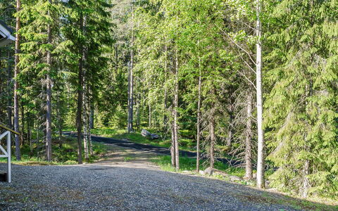 Villa Eläntätila: Møbel, Stol, Udendørs Møbler, Bord, Træ, Udendørs Bord, Køkken & Spisebord, Skygge, Have, Paraply
