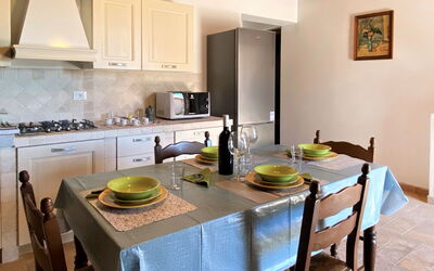 Libertas 650.1: Cabinetry, Countertop, Møbel, Billedramme, Ejendom, Bord, Køkkenvask, Tap, Køkken, Belysning
