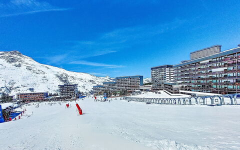 Les Menuires 694: Vinter, Lejlighed, Ejerlejlighed, Sne, Fryser, Ferieby, Glacial Landskabsform, Ferie, Piste
