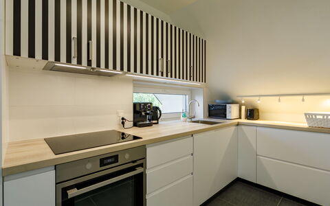 Erika: Cabinetry, Countertop, Ejendom, Køkken Apparat, Husholdningsapparat, Komfur, Køkken, Træ, Belysning, Indretning