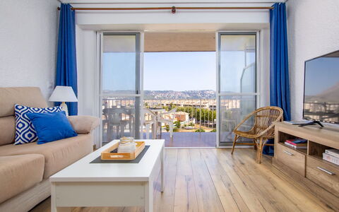 Strand Ii: Bord, Bygning, Møbel, Couch, Blå, Azure, Komfort, Skygge, Hus, Indretning