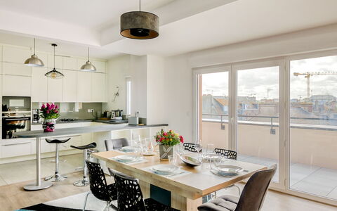 Hermine: Bord, Møbel, Ejendom, Hvid, Countertop, Stol, Indretning, Cabinetry, Træ, Belysning