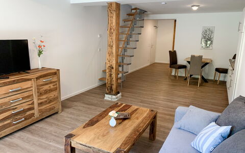 Spiekeroog: Bord, Møbel, Ejendom, Cabinetry, Couch, Bygning, Træ, Komfort, Indretning, Hus