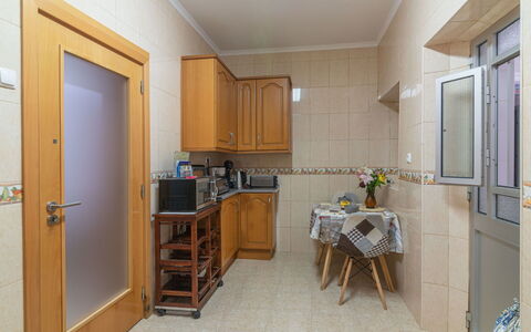 Felicidade: Cabinetry, Møbel, Countertop, Bygning, Træ, Stol, Bord, Køkken, Indretning, Husholdningsapparat