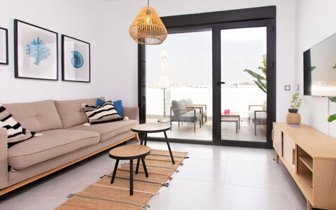 Piscis: Bord, Møbel, Ejendom, Couch, Azure, Cabinetry, Belysning, Komfort, Træ, Indretning