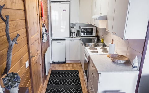 Saariseläntie 8 D7: Køkken Apparat, Køkken, Større Bandage, Gulvbelægning, Møbel, Træ, Countertop, Indretning, Etage, Komfur