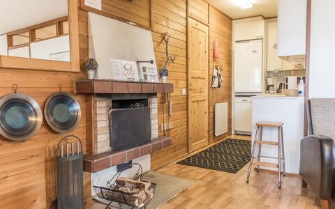 Saariseläntie 8 D7: Træ, Gulvbelægning, Møbel, Indretning, Loft, Etage, Værelse, Cabinetry, Køkken, Trægulve