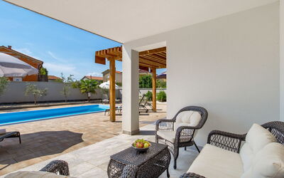 Villa Mira