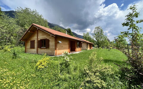 Presseggen 642: Græs, Hus, Landdistrikt, Sommerhus, Arkitektur, Bakke, Tag, Landskab, Hjem, Land Lot