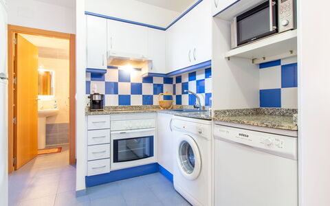 Oropesa del Mar 115: Cabinetry, Møbel, Countertop, Komfur, Azure, Køkken, Indretning, Husholdningsapparat, Arkitektur, Træ