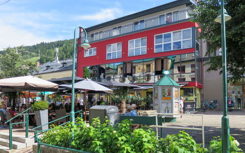 Schladming 29: Plante, Himmel, Bygning, Sky, Vindue, Træ, Urban Design, Fritid, Ejendom, City