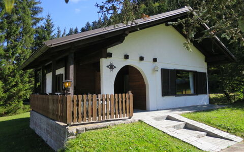 Chalet Bodental 28: Plante, Bygning, Himmel, Ejendom, Træ, Skygge, Hus, Land Lot, Sommerhus, Træ