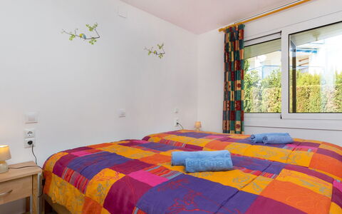Moré Iii: Møbel, Ejendom, Bygning, Azure, Orange, Textile, Belysning, Bed Frame, Indretning, Gul