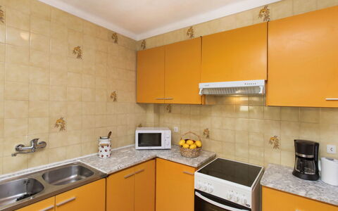 Moré Iii: Cabinetry, Countertop, Køkkenvask, Håndvask, Ejendom, Tap, Køkken Apparat, Komfur, Køkken, Husholdningsapparat