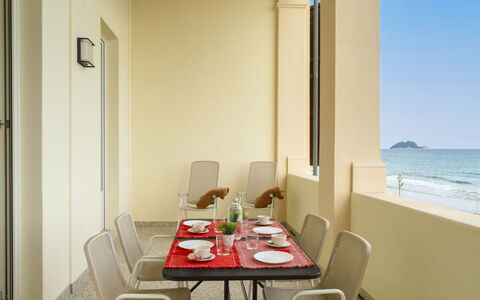 Terrazza sul Molo: Himmel, Sky, Mad, Plante, Bordservice, Bord, Vindue, Bjerg, Frugt, Træ