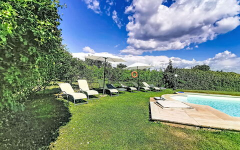 La Quercia: Blå, Svømmepøl, Have, Udendørs Møbler, Lawn, Udvej, Landscaping, Skygge, Liggestol, Eco Hotel