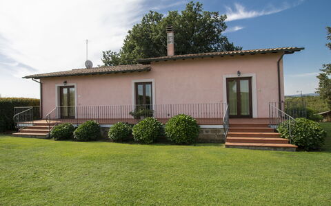 La Quercia: Sky, Plante, Himmel, Bygning, Ejendom, Vindue, Dør, Træ, Hus
