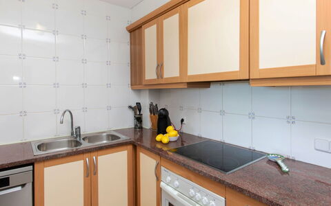 Pals 480: Cabinetry, Køkkenvask, Countertop, Ejendom, Håndvask, Tap, Møbel, Hvid, Køkken, Træ