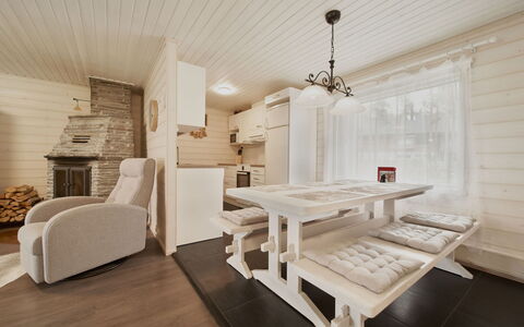 Jormakka: Træ, Sommerhus, Bjælkehytte, Skov, Skur, Garden Bygninger, Lærk, Woodland, Bejdse