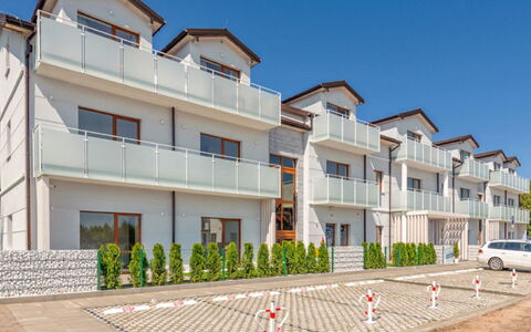 Grzybowo Seaside: Bygning, Himmel, Vindue, Hjul, Plante, Hus, Land Lot, Urban Design, Ejerlejlighed, Kvarter