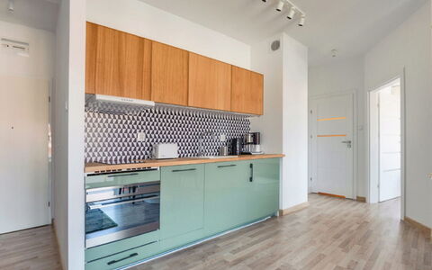 Grzybowo Seaside: Cabinetry, Countertop, Tap, Bygning, Køkken, Træ, Sanitærarmatur, Indretning, Gulvbelægning, Etage