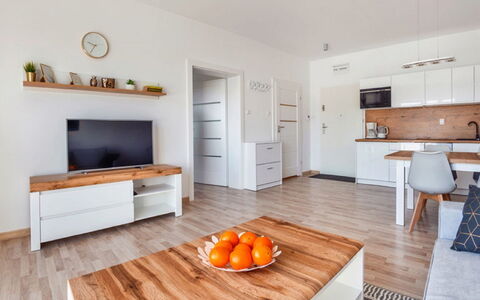 Grzybowo Seaside: Bord, Ejendom, Møbel, Cabinetry, Orange, Træ, Couch, Indretning, Belysning, Gulvbelægning
