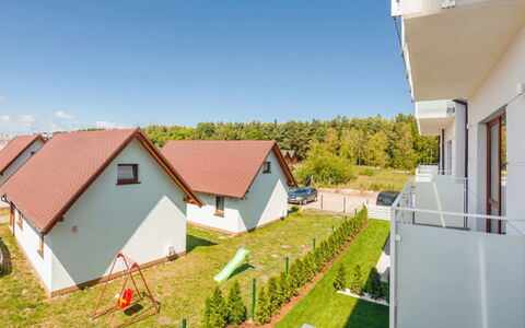 Grzybowo Seaside: Plante, Himmel, Ejendom, Bygning, Hus, Land Lot, Sommerhus, Vindue, Træ, Urban Design
