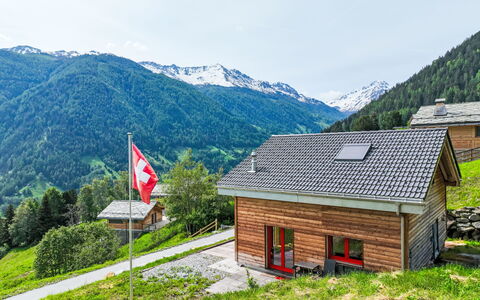 Les Silènes: Himmel, Bjerg, Bygning, Plante, Vindue, Naturlige Landskab, Hus, Highland, Træ, Hældning