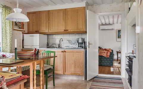 Smedstorp: Cabinetry, Countertop, Møbel, Køkken, Træ, Bord, Belysning, Indretning, Gulvbelægning, Etage