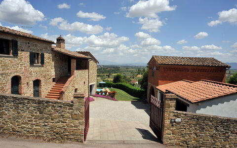 San Lorenzo: Sky, Himmel, Vindue, Plante, Bygning, Træ, Hus, Land Lot, Sommerhus, Kvarter