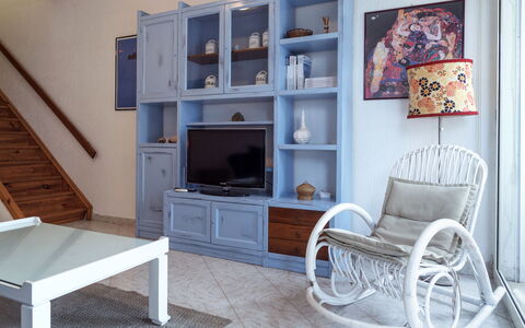 La Terrazza Di Santa Marinella: Ejendom, Møbel, Cabinetry, Azure, Hylde, Træ, Indretning, Komfort, Arkitektur, Reoler
