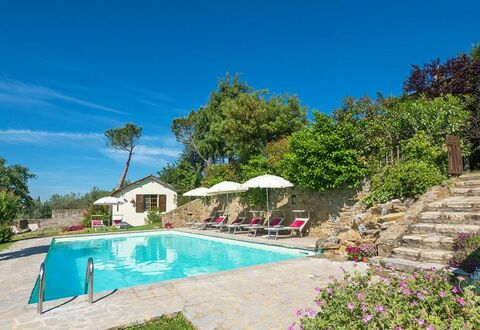 Villa Taragnano: Vand, Plante, Himmel, Bygning, Blå, Svømmepøl, Træ, Stol, Udendørs Møbler, Sky