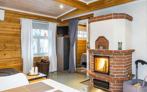Renkitupa: Træ, Indretning, Loft, Hjem, Møbel, Hus, Gulvbelægning, Værelse, Sommerhus, Bjælkehytte