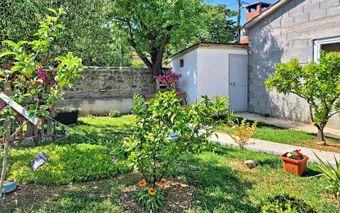 Laura: Have, Forår, Backyard, Gård, Landscaping, Lawn, Blomsterkrukke, Plantation
