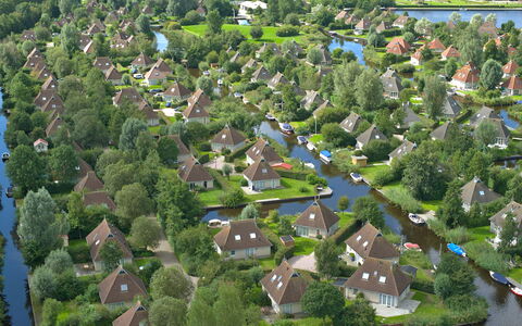 Bungalowpark It Wiid: Ejendom, Vand, Bygning, Naturlige Landskab, Plante, Træ, Urban Design, Land Lot, Vegetationen, Hus