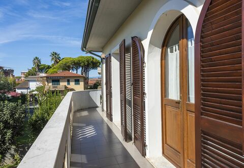 Residenza Garosi: Himmel, Daytime, Ejendom, Sky, Plante, Bygning, Skygge, Boligområde, Træ, Træ