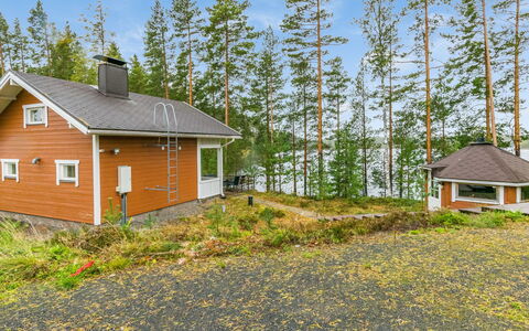 Aurinkoranta: Græs, Hus, Sommerhus, Land Lot, Hjem, Estate, Lawn, Sidespor, Stuehus, Veranda