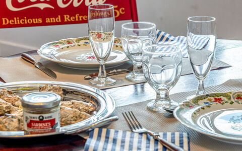 Hoche: Bordservice, Mad, Tallerkner, Drinkware, Glasservice, Plade, Vinglas, Serveware, Bord, Ingrediens