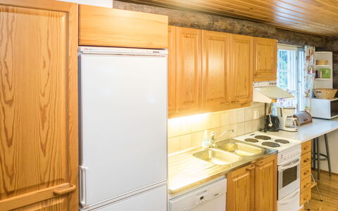 Rukanpesä 2A: Træ, Køkken, Gulvbelægning, Loft, Større Bandage, Indretning, Countertop, Etage, Køkken Apparat, Cabinetry