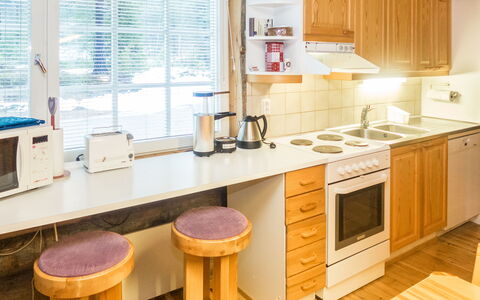 Rukanpesä 2B: Træ, Møbel, Køkken, Indretning, Gulvbelægning, Countertop, Loft, Etage, Belysning, Køkken Apparat