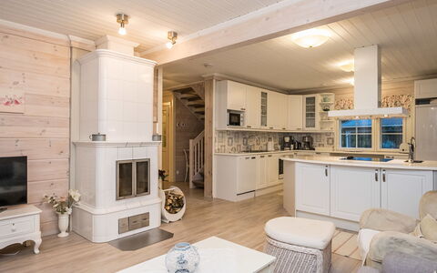 Tyssinniemi: Græs, Hus, Sommerhus, Land Lot, Hjem, Estate, Lawn, Sidespor, Stuehus, Veranda