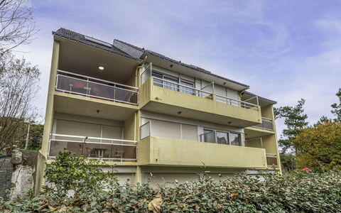Ker Eol: Sky, Himmel, Bygning, Plante, Land Lot, Urban Design, Træ, Vindue, Ejerlejlighed, Facade